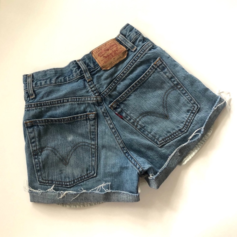 🌺REPOSH: Vintage Levi’s 569 shorts